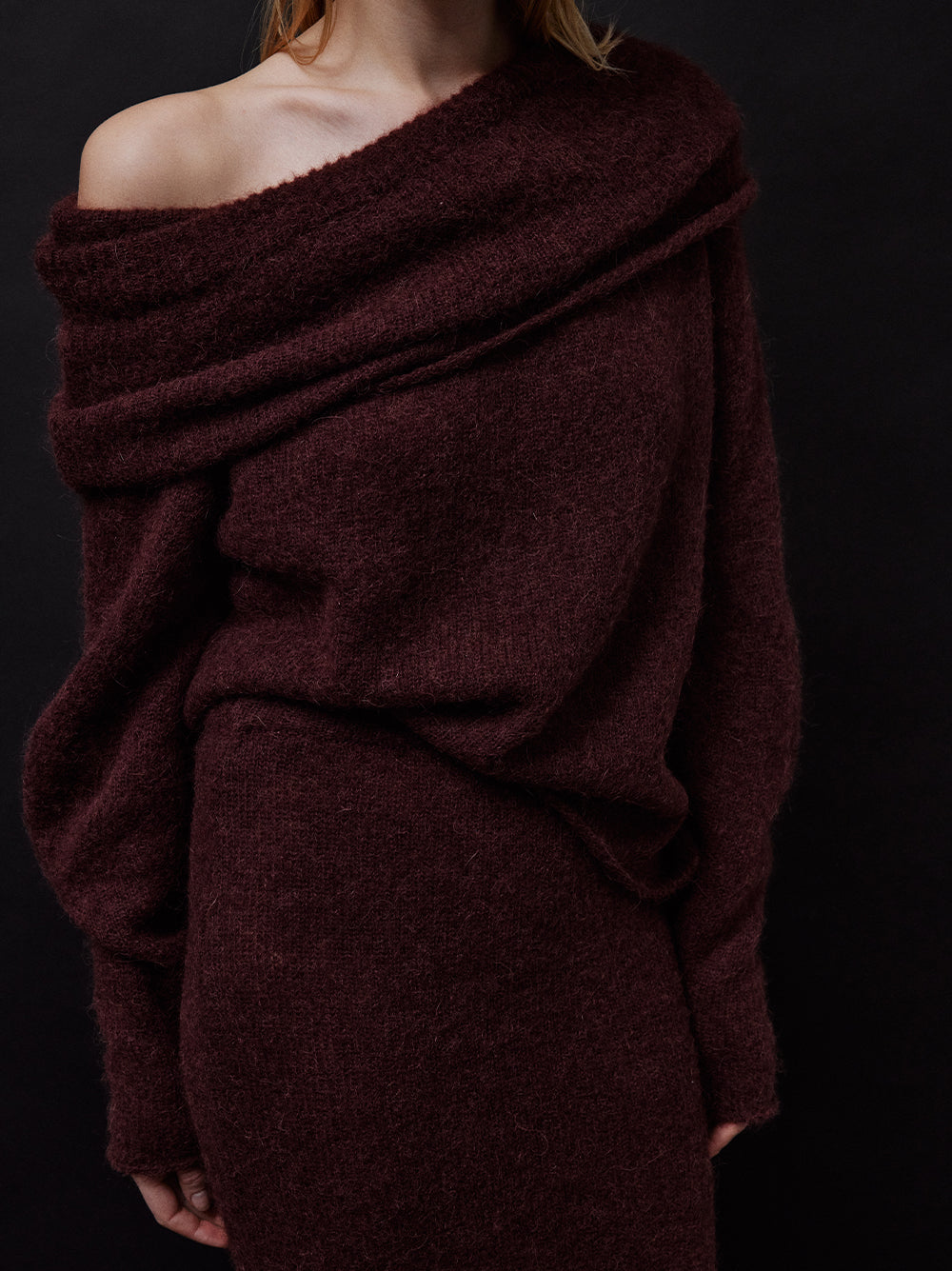 ONE SHOULDER KNIT TOP