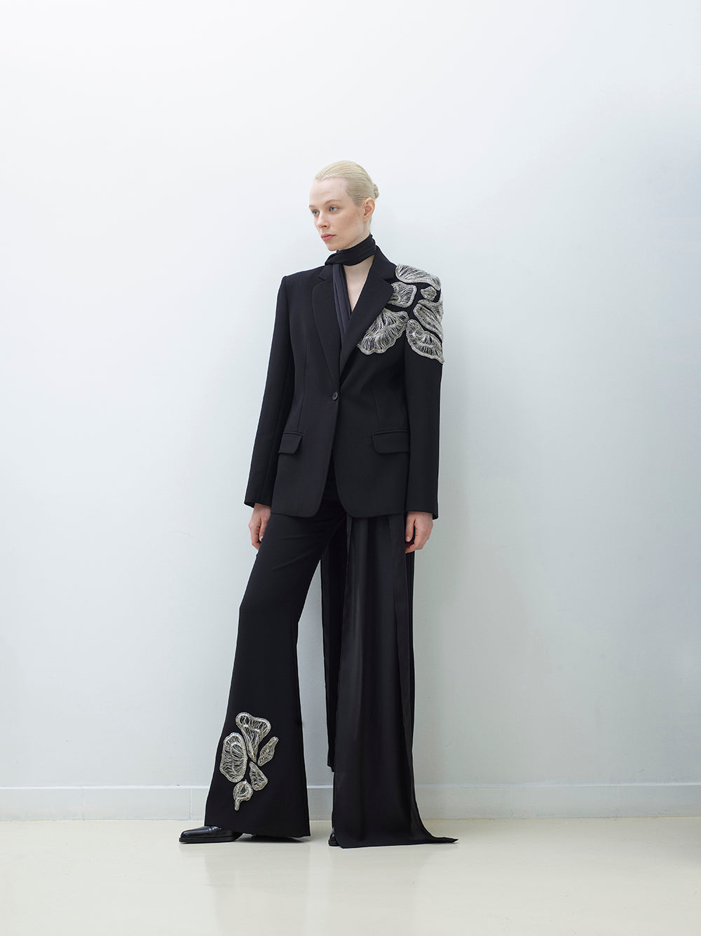 Jacket with hand embroidery