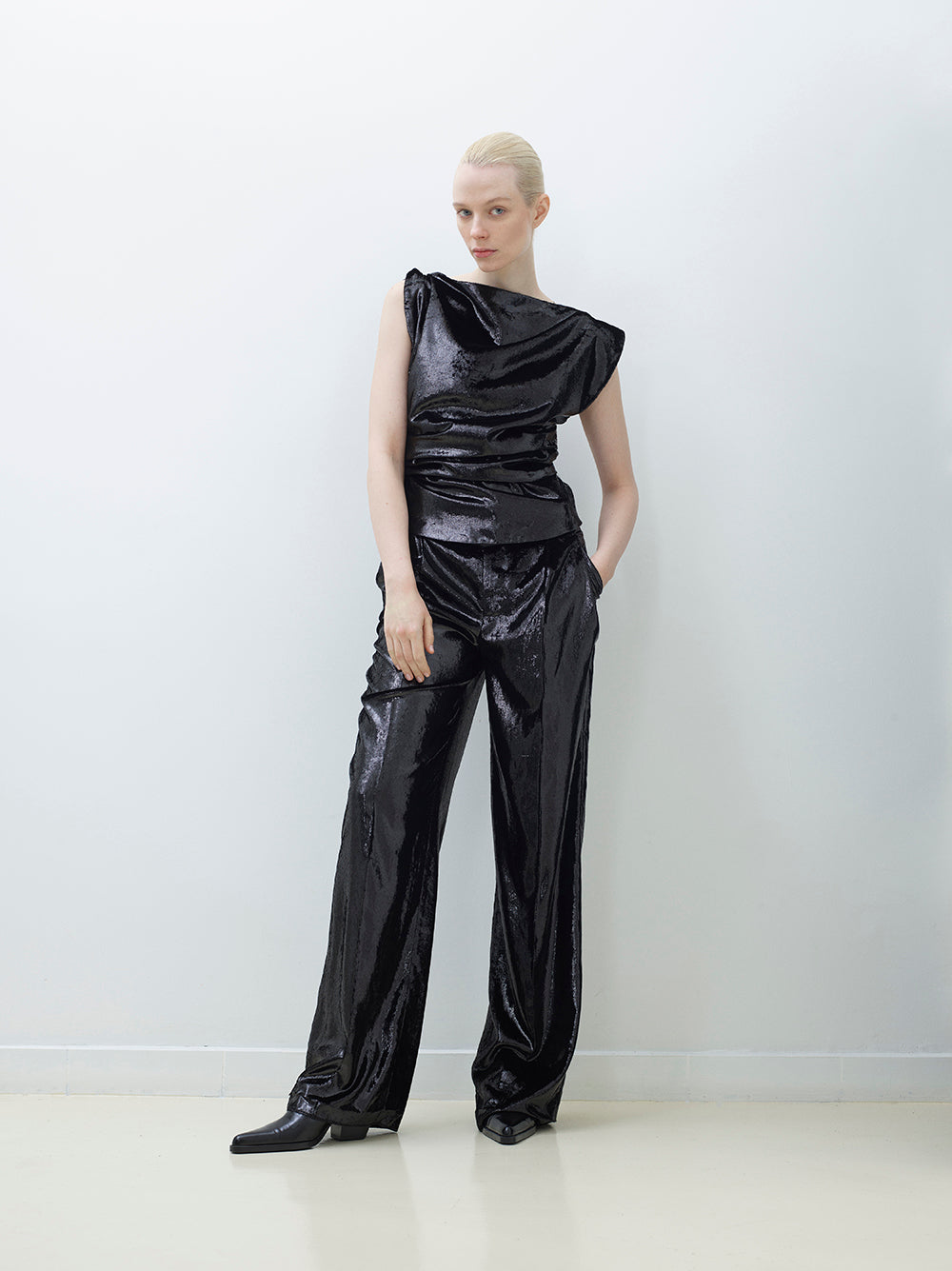 Shiny pleated pants