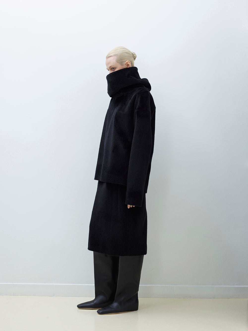 Back-Zip Detailed Faux-Fur Pencil Skirt