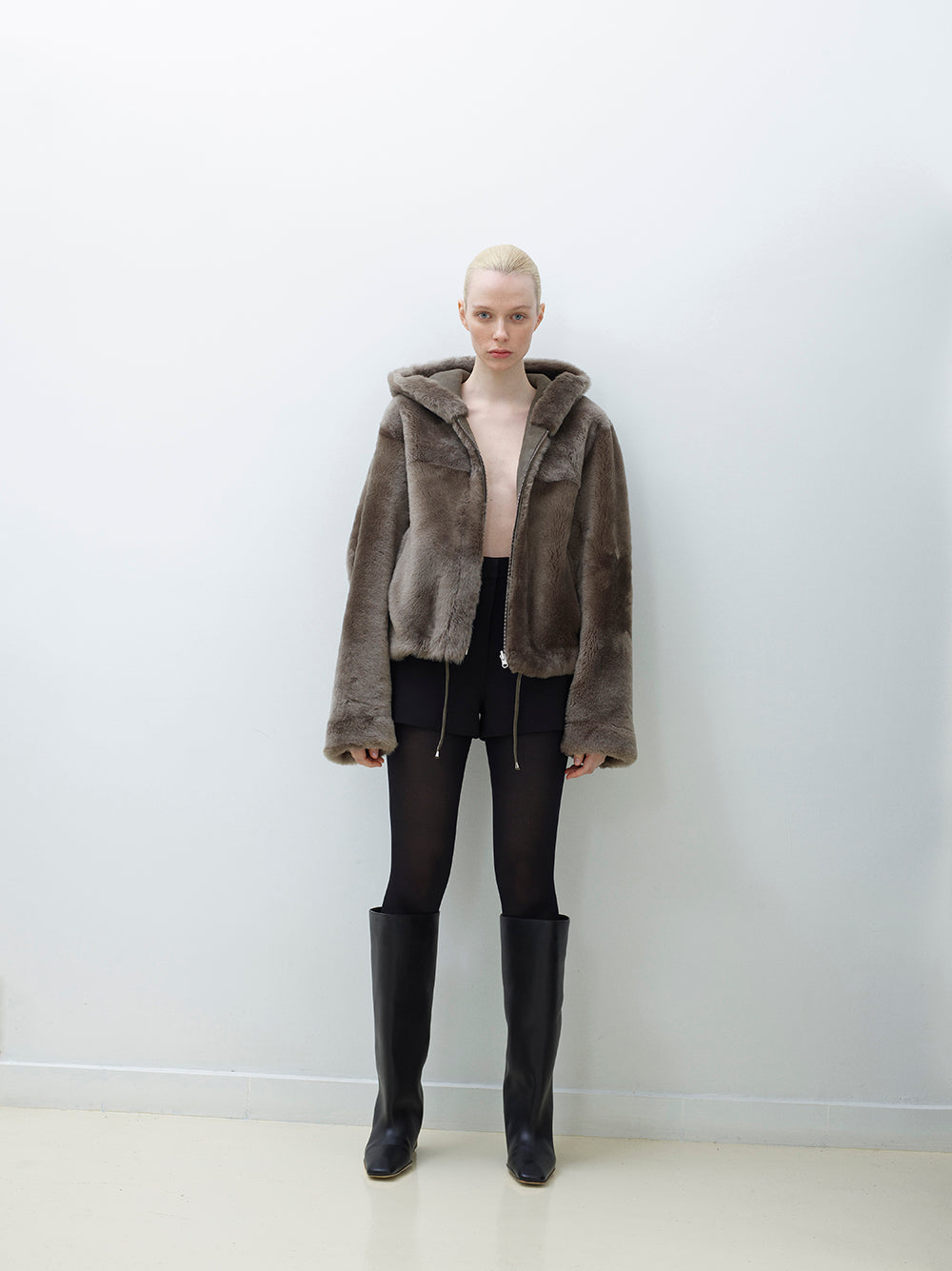 Hooded bf short fur coat