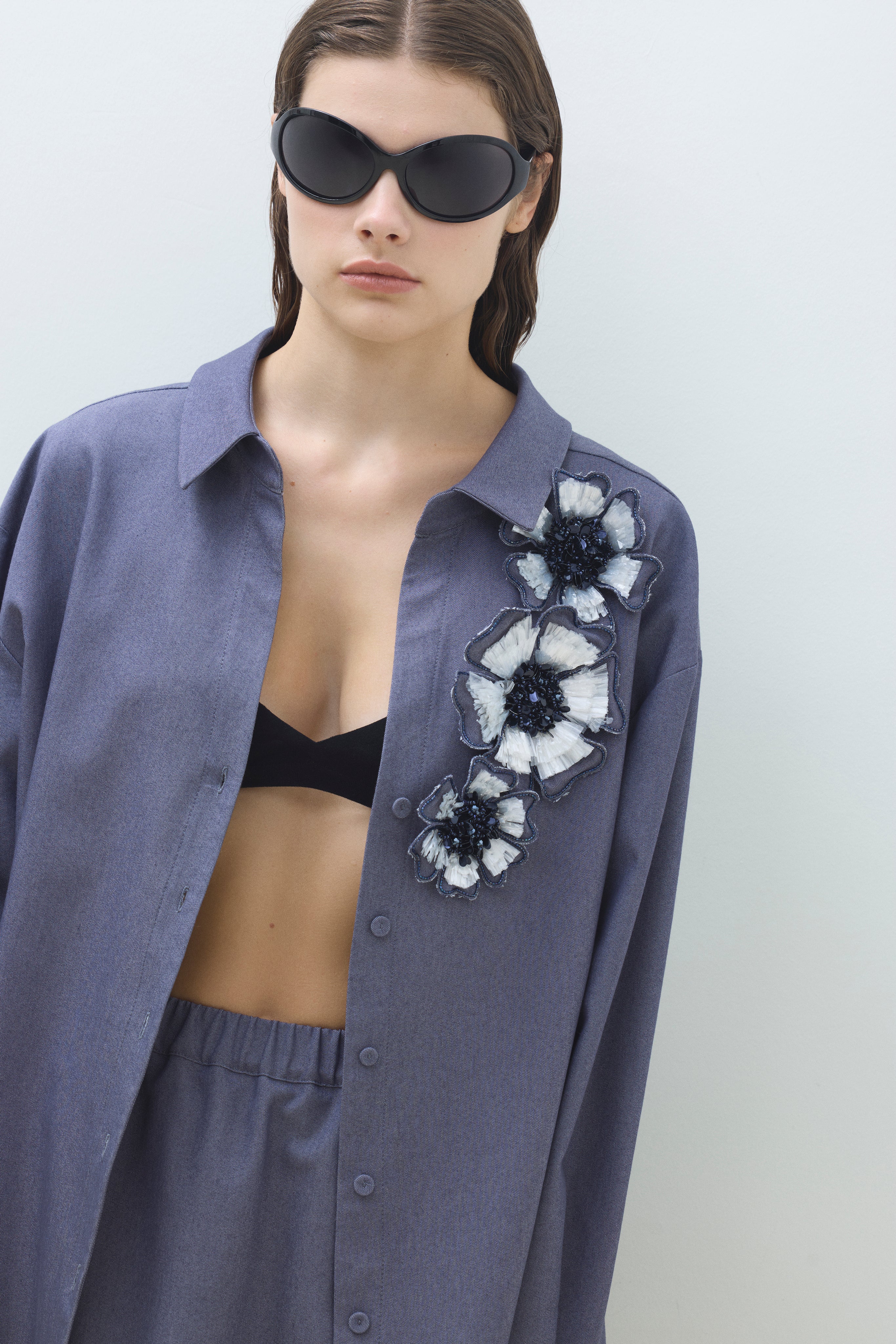 OVERSIZED SHIRT WITH DETACHABLE HAND EMBROIDERED FLOWERS