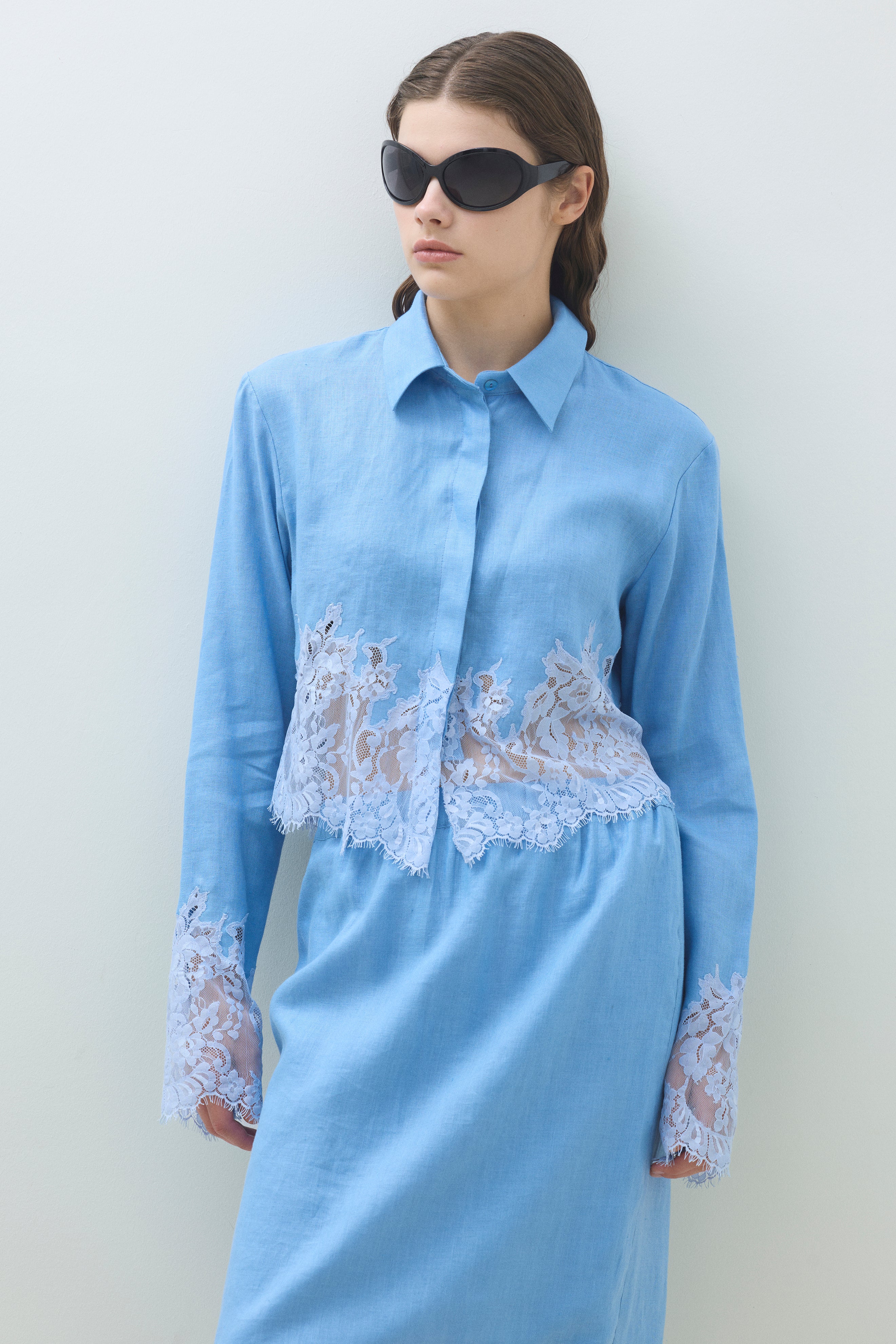 LACE HEM CROP SHIRT WITH LACE CUFFS