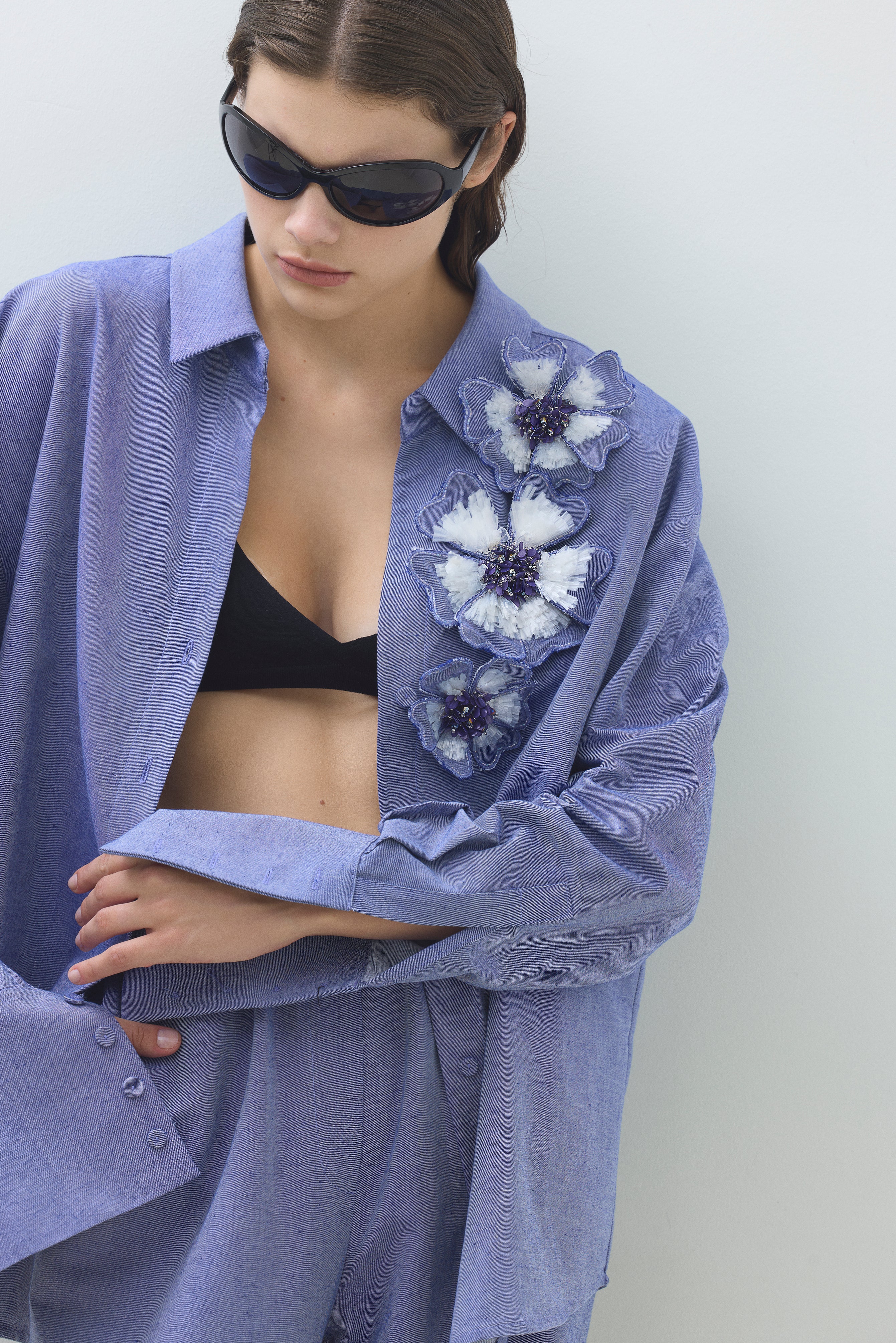 OVERSIZED SHIRT WITH DETACHABLE HAND EMBROIDERED FLOWERS
