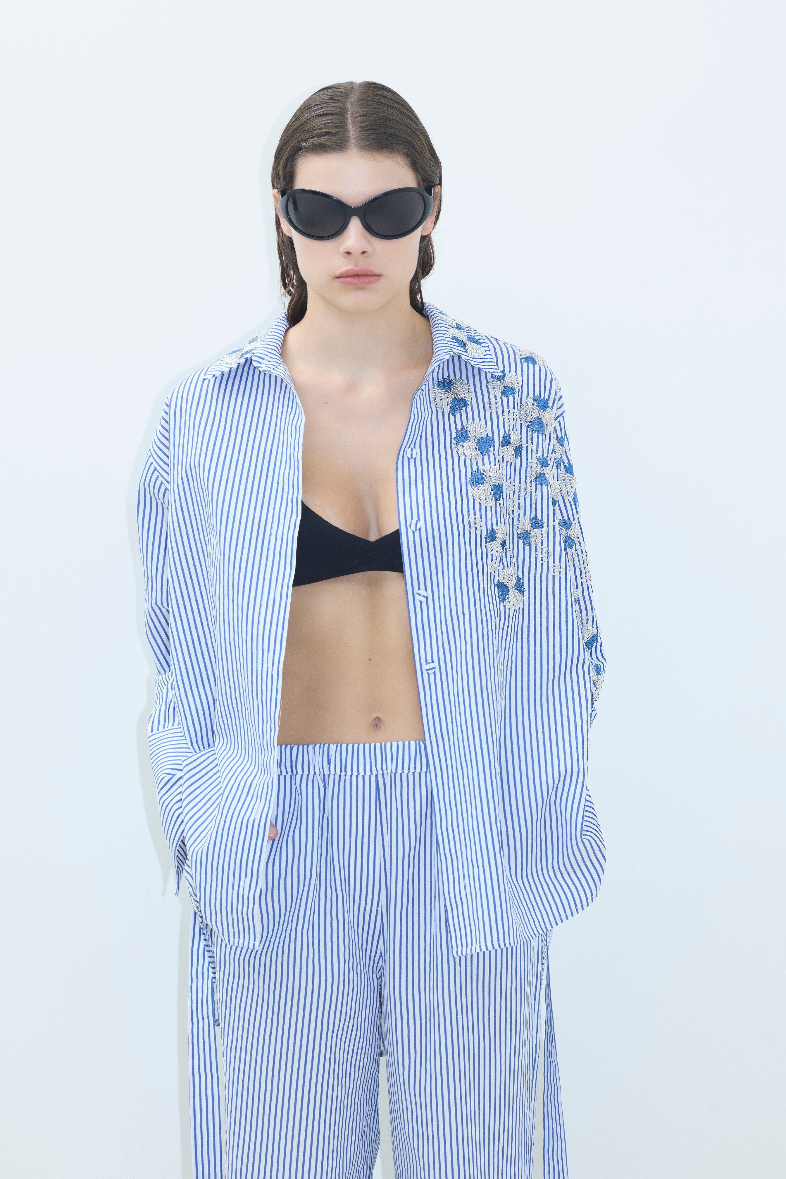 EMBROIDERED OVERSIZE SHIRT