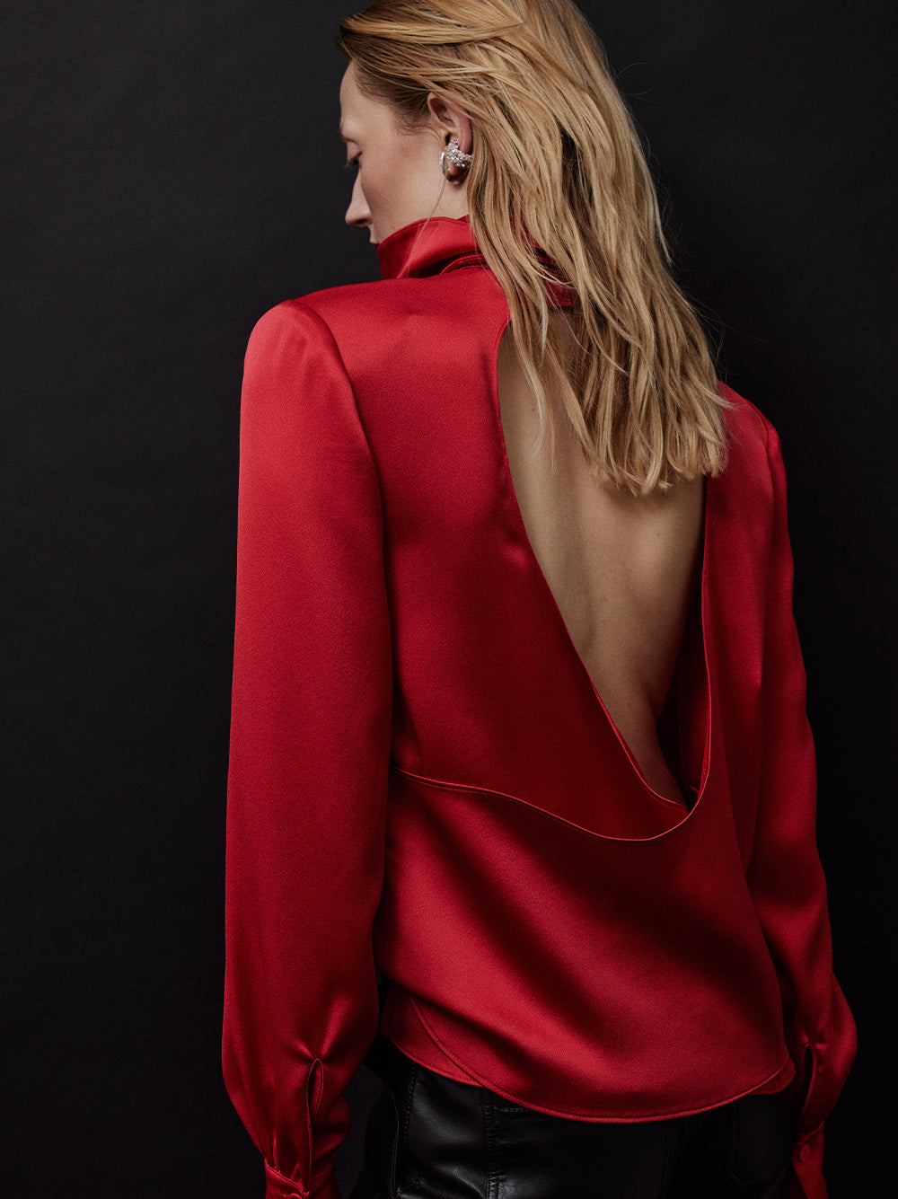 BACKLESS BLOUSE