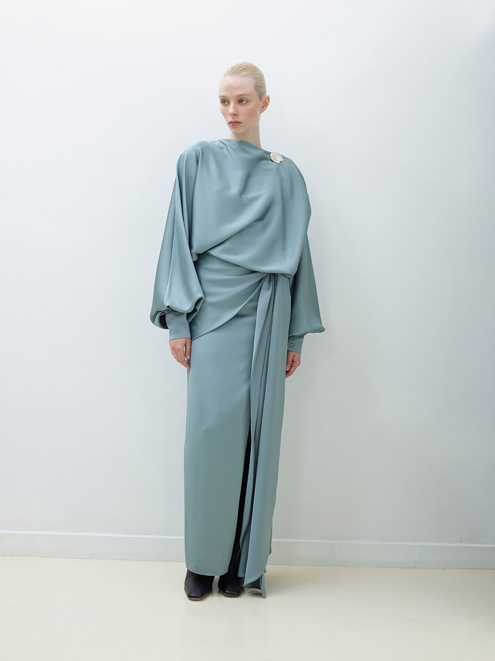 Maxi dress with belt