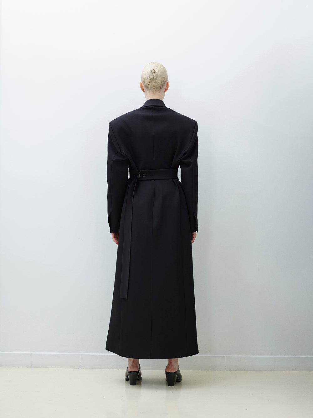 Wool coat with a side slit