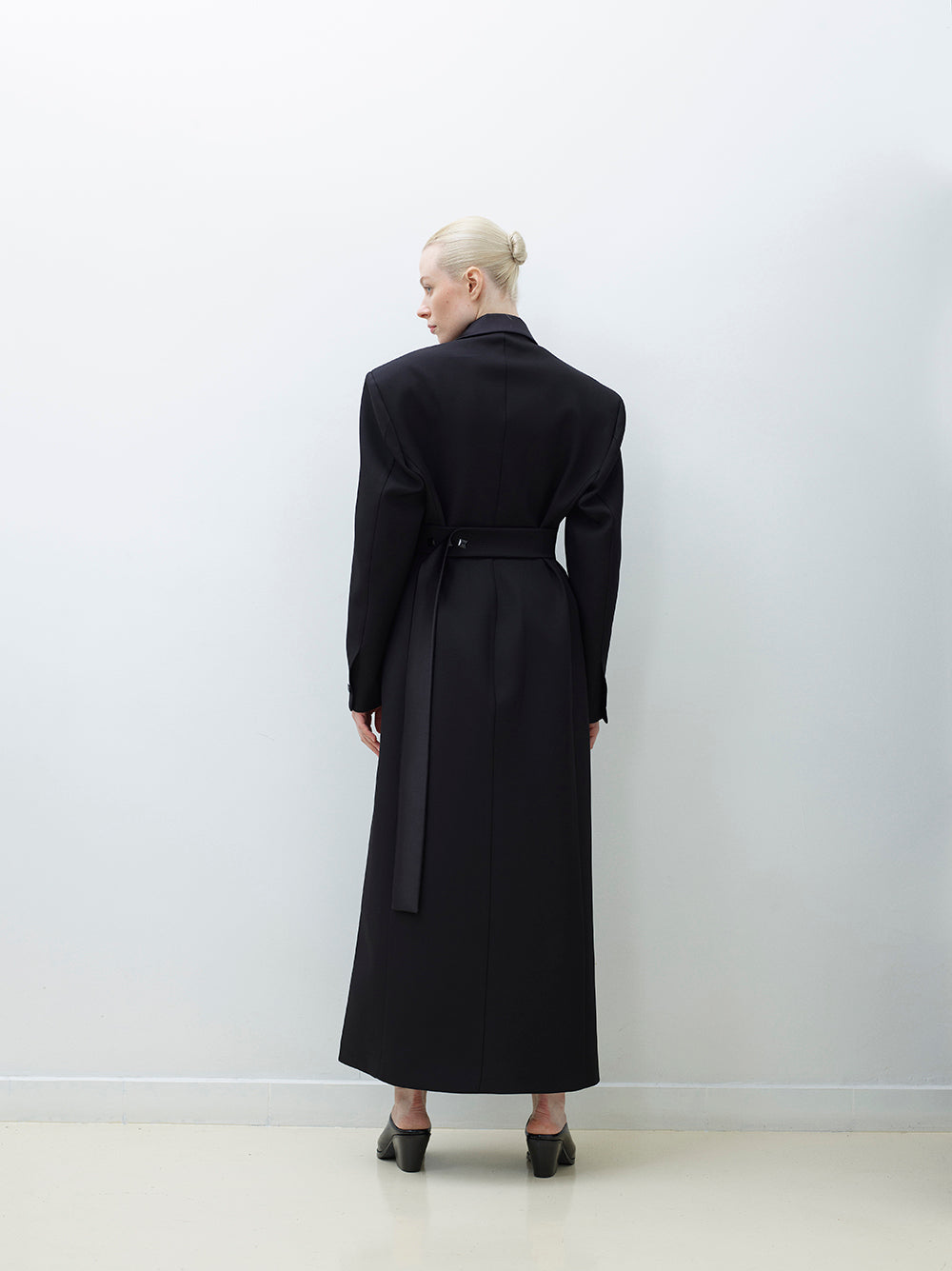 Wool coat with a side slit