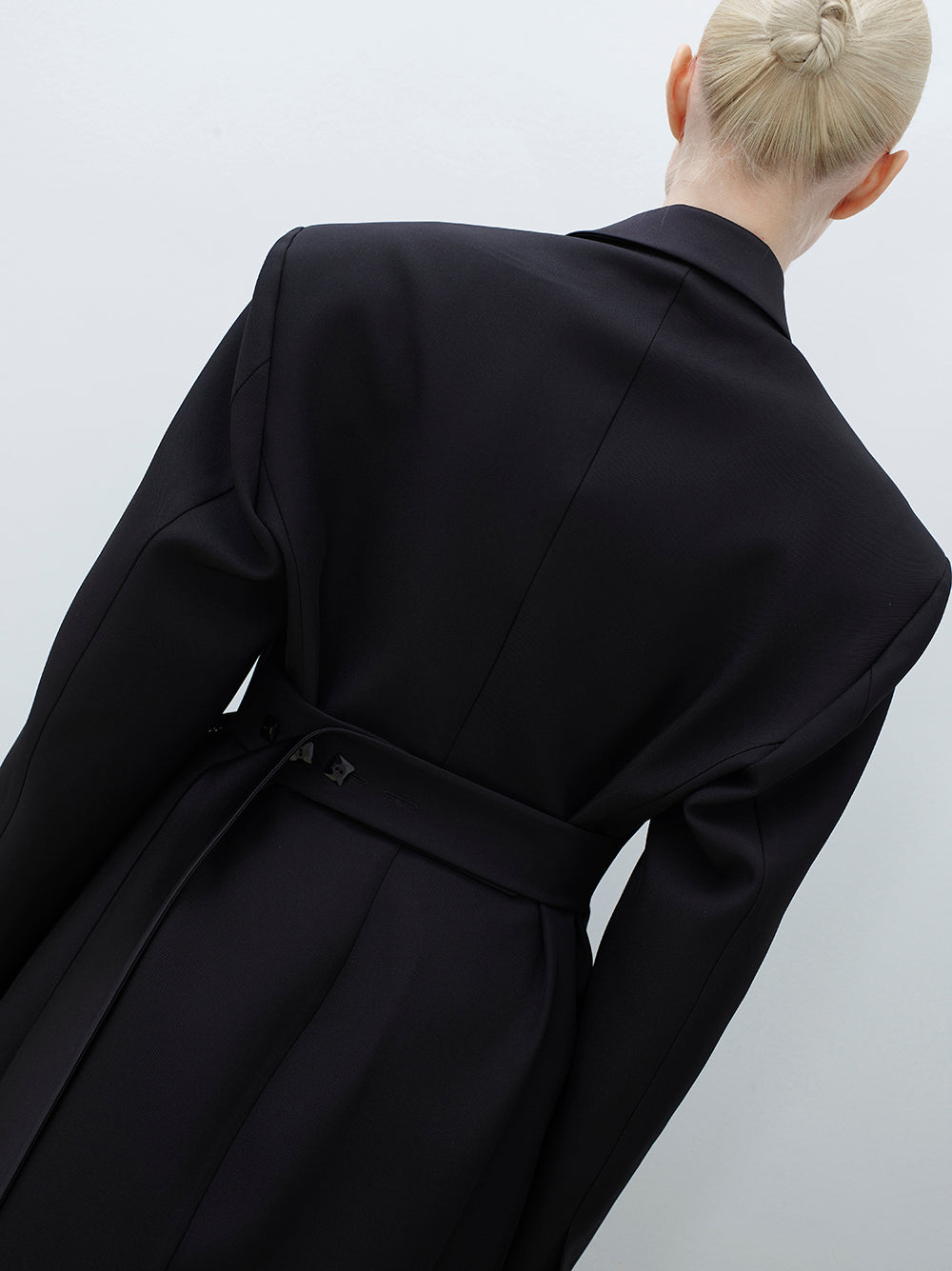 Wool coat with a side slit