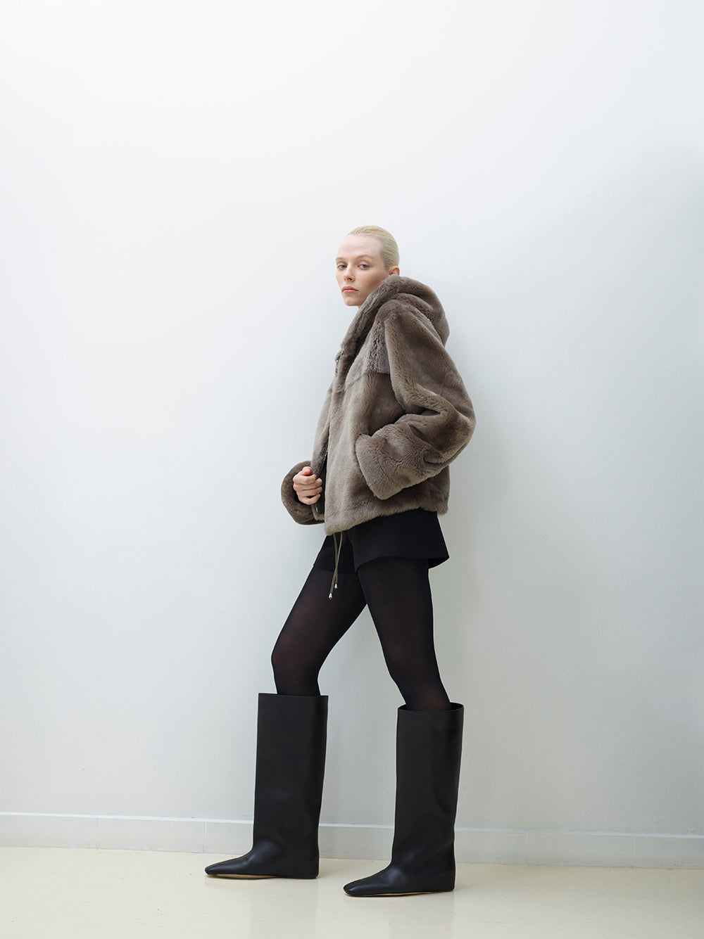 Hooded bf short fur coat