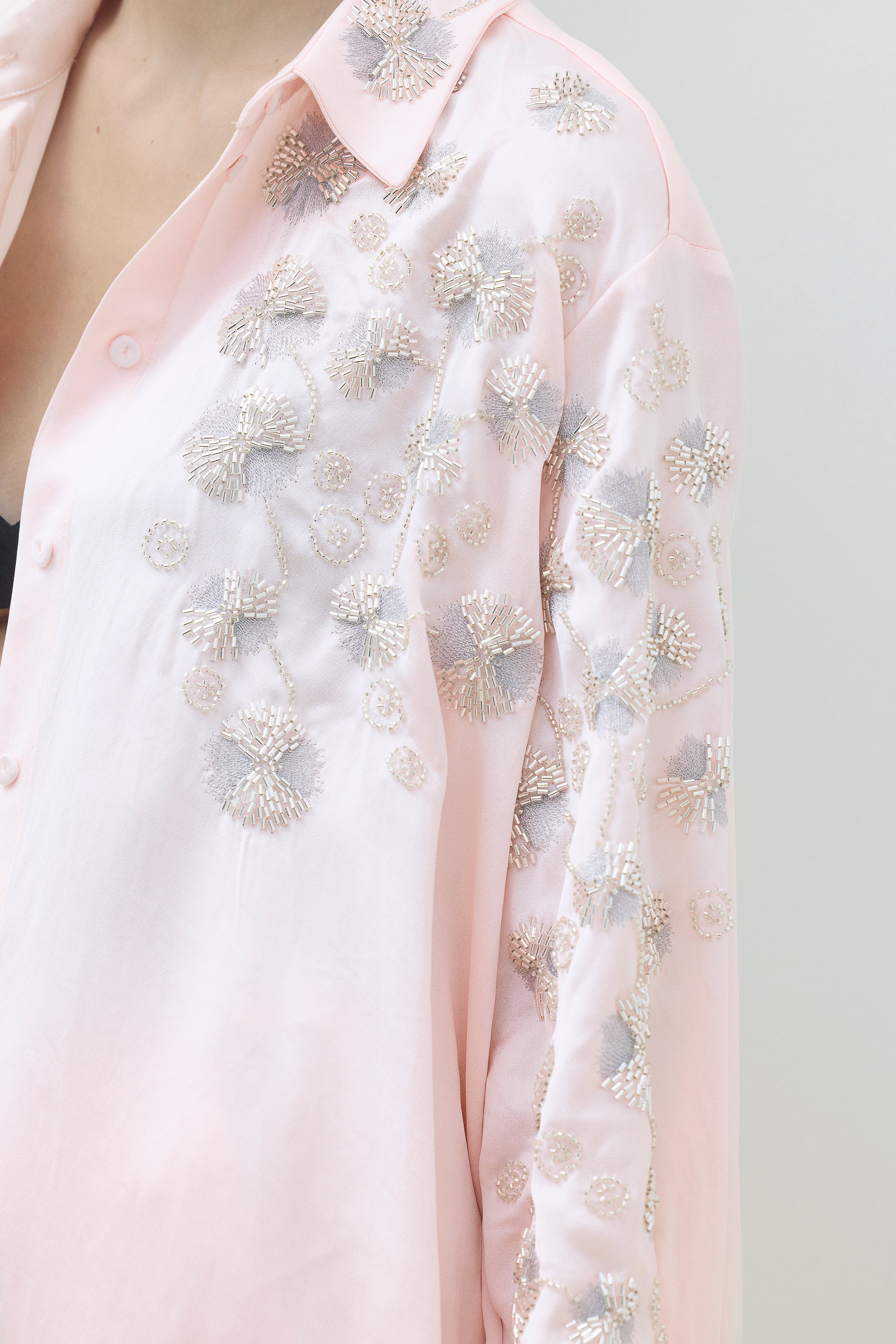 EMBROIDERED OVERSIZE SHIRT